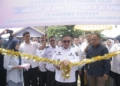 Walikota Gorontalo, Marten Taha saat meresmikan sejumlah proyek infrastruktur di Kecamatan Dungingi. (foto. Prokopim)