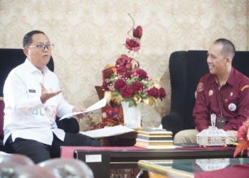 Bupati Gorontalo Utara Thariq Modanggu saat menerima audensi Kepala PPN Kwandang, di Ruang Kerja Bupati Gorut, Kamis (6/4/2023). (foto.ist)