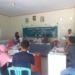Kepala Desa Otiola Darson Ismail didampingi Babinkamtibmas Kecamatan Ponkep Doldi Yunus serta para asisten fasilitator BPS Gorontalo Utara saat rapat FKP registrasi awal Reksosek, Rabu (3/5/2023) kemarin. (f.ist)