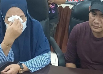 Isak tangis Ibunda Nafia warnai Konferensi Pers yang digelar oleh Polresta Gorontalo Kota. (foto. anq/nn)
