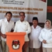 Ketua DPC Partai Gerindra Boalemo, Mohamad Amin memberikan pernyataan saat konferensi pers di KPU Boalemo.(f.istimewa)