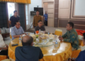 Suasana pertemuan Penjabat Gubernur Hamka Hendra Noer dengan Kepala Sub Direktorat Seleksi Universitas Negeri Malang Rizky Firmansyah, yang membahas terkait kerjasama antar Pemprov Gorontalo dengan Universitas Negeri Malang, Senin (24/4/2023) di Aula Rujab Wakil Gubernur Gorontalo. (f.ist)