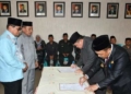 Serah terima jabatan Penjabat Bupati Boalemo dari pejabat sebelumnya, Hendriwan kepada Sherman Moridu.(f.dok.hms)