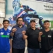 Ketua IMI Gorontalo, Erwinsyah Ismail saat berfoto bersama mantan pebalap international Doni Tata Pradita dan kedua pebalap asal Gorontalo Reza dan Calvin (foto. IMI Gorontalo)