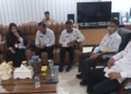 Penjabup Boalemo, Sherman Moridu menerima kunjungan Kepala BPN Kabupaten Boalemo di ruang kerjanya.(f.dok.hms)
