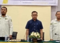Penjabat Sekda Boalemo, Supandra Nur (tengah) didampingi Kepala BKAD Boalemo, Moh. Taufiq Kumali (kanan) bersama Sekretaris BKAD Boalemo, Andres Adji (kiri).(f.dok.hms)