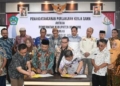 Penjabup Boalemo, Sherman Moridu menandatangani MoU bersama Kejari Boalemo berkaitan penanganan masalah hukum perdata.(f.dok.hms)
