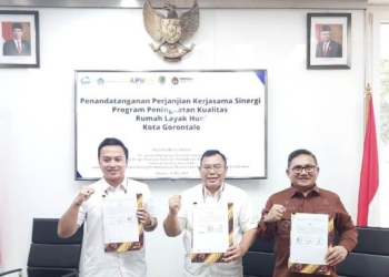 Walikota Gorontalo, Marthen Taha saat menemui pihak PT. SMF dan Direktorat PKP Kementerian PU-PR.(f.istimewa)