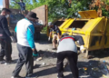 Sekda Gorut, Suleman Lakoro memimpin aksi Grebek Sampah. (foto. istimewa)