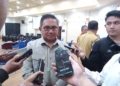 Wali Kota Gorontalo, Marten Taha usai Rapat Paripurna. (foto. selfia/nn)
