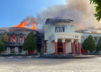 Kantor Bupati Pohuwato ludes di bakar maksa aksi saat demo pekan kemarin-f.ist