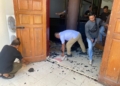 Ketua DPRD Pohuwato Nasir Giasi turun langsung membersihkan gedung dewan.