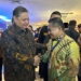 Pertemuan Wali Kota Gorontalo, Marten Taha dengan Menko Perekonomian, Airlangga Hartarto disela Rakornas TP2DD di Jakarta. (foto. prokopim)