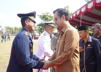 Momen Wakil Walikota Gorontalo, Ryan F Kono menghadiri acara puncak HUT ke-78 TNI. (foto. prokopim)