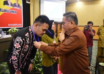 Wali Kota Gorontalo, Marten Taha saat hadiri Diklat Peningkatan Kapasitas SDM Bagi Pelaku UMKM Se-Kota Gorontalo. (foto. prokopim)
