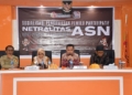 Penjabat Sekda Boalemo, Supandra Nur memberikan arahan saat sosialisasi pengawasan Pemilu partisipatif dan netralitas ASN digelar Bawaslu Boalemo.(f.dok.hms)