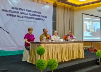 Sekda Provinsi Gorontalo Sofian Ibrahim saat mengikuti rapat komite Provinsi Program Kemitraan Australia-Indonesia SKALA