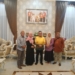 Wali Kota Gorontalo, Marten Taha saat bersua foto bersama sejumlah kades dari Kabupaten Gorontalo Utara. (foto. anq/nn)