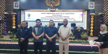 Walikota Gorontalo, Marten Taha bersama jajaran pimpinan DPRD Kota Gorontalo. (foto. pia/nn)