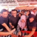 Warga berebutan dan memadati HSK saat borong kebutuhan pokok di Pasar Kamis Tapa Kabupaten Bone Bolango.