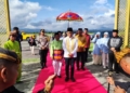 Penyambutan adat terhadap Menkes RI Budi Gunadi Sadikin saat tiba di Bandara Djalaluddin Gorontalo, Jumat 24 Mei 2024.(f.ist)