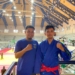 Ketua Ferkushi Gorontalo (kiri) saat foto bersama Fajar usai sukses meraih tiket lolos ke PON XXI.