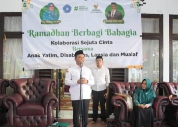 Pj. Bupati Boalemo, Sherman Moridu memberikan sambutan pada buka puasa bersama digelar Baznas.(f.dok.hms)