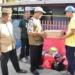 Pemkot Gorontalo, menyerahkan bantuan untuk korban kebakaran di Kelurahan Tomulabutao.