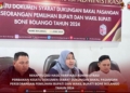Ketua KPU Bone Bolango, Sutenty Lamuhu didampingi komisioner KPU menyampaikan hasil verifikasi administrasi perbaikan dukungan kesatu perseorangan.(f.istimewa)