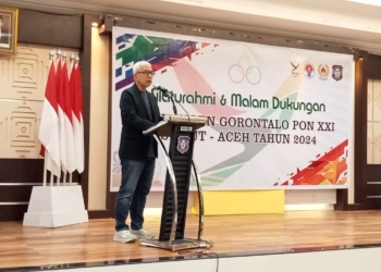 Penjagub Rudy Salahuddin saat memberikan semangat kepada atlet Gorontalo yang akan berlaga di PON