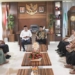 Pj. Bupati Boalemo, Sherman Moridu menerima kunjungan Rektor UNU Gorontalo di ruang kerjanya.(f.dok.hms)