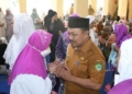 Pj. Bupati Boalemo, Sherman Moridu menyambut kedatangan jemaah haji asal Kabupaten Boalemo tahun 2024.(f.dok.hms)