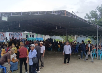 Suasana massa yang terus berdatangan untuk mengantar Paslon IRIS mendaftar ke KPU. (foto. anq/nn)