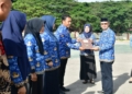 Sekda Iskandar saat pimpin langsung apel Korps Pegawai Negeri Republik Indonesia (Korpri) dilingkungan Pemda Pohuwato, Kamis (17/10/2024).(f.hms)