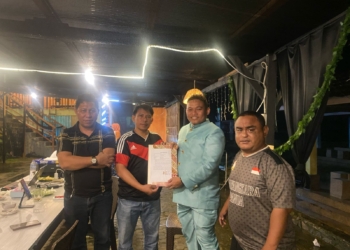 Mohammad Afif saat mengambil formulir pendaftaran Ketua KONI Pohuwato