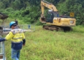 Excavator dikerahkan untuk melakukan pengerukan sedimen