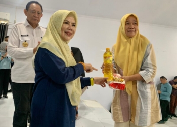 Penyaluran bantuan ini diserahkan langsung Gubernur Gorontalo Gusnar Ismail didampingi Wakil Gubernur Idah Syahidah Rusli Habibie, di Kota Gorontalo dan Bone Bolango, Sabtu, (22/3/2025).