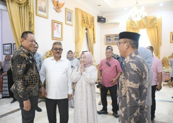 Bupati Boalemo, Rum Pagau bersama Wabup Lahmuddin Hambali mengadakan silaturahmi bersama Gubernur Gorontalo, Gusnar Ismail.(photo.istimewa)