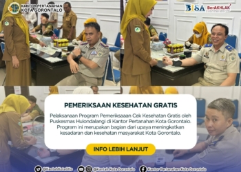 Kepala Kantor Pertanahan Kota Gorontalo Kusno Katili bersama jajaran saat ikut memeriksakan kesehatan di Kantor Pertanahan Kota Gorontalo.