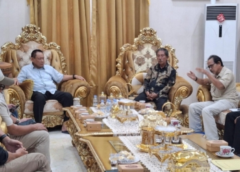 Gubernur Gorontalo Gusnar Ismail saat menerima audiensi dari pengurus Koperasi Tindaho Bone Bolango di Rujab Gubernur, Ahad (4/5/2025).