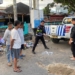 Pengendara motor tabrak truk pengangkut sampah, Polisi lakukan olah TKP.