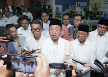 Menteri Nusron Wahid saat menjawab sejumlah pertanyaan dari wartawan.