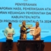 Kepala BPK RI Perwakilan Provinsi Gorontalo, H. Purwanto menyerahkan predikat WTP kepada Bupati Boalemo, Drs. Rum Pagau bersama Ketua DPRD Boalemo, Karyawan Eka Putra Noho, S.Sos.(f.istimewa)