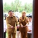 Gubernur Gorontalo Gusnar Ismail dan Wakil Gubernur Idah Syahidah saat meresmikan Koperasi Merah Putih di Kabupaten Gorontalo di Desa Tolango, Kecamatan Anggrek, Kabupaten Gorontalo Utara.(F. Diskominfotik)
