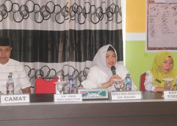Kadis Kesehatan Kabupaten Boalemo, Sutriyani Lumula, SKm, MKes memberikan sambutan pada kegiatan Puskesmas Dulupi.(f.istimewa)