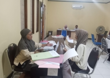 Penerimaan berkas peserta magang dalam negeri  yang diselenggarakan oleh Disnaker ESDM dan Transmigrasi Provinsi Gorontalo.