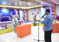Bupati Boalemo, Drs. Rum Pagau mengukuhkan Ny. Hartati Moha sebagai Bunda PAUD Kabupaten Boalemo periode 2025-2030.(f.dok.pimpinan)