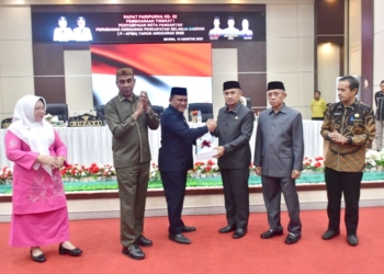 Bupati dan Wabup Pohuwato saat mengikuti sidang paripurna DPRD Pohuwato