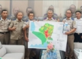 Penyerahan peta dan laporan kegiatan ZNT 2025