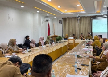 Review RKA Disnaker ESDM dan Transmigrasi Gorontalo oleh Tim Inspektorat.